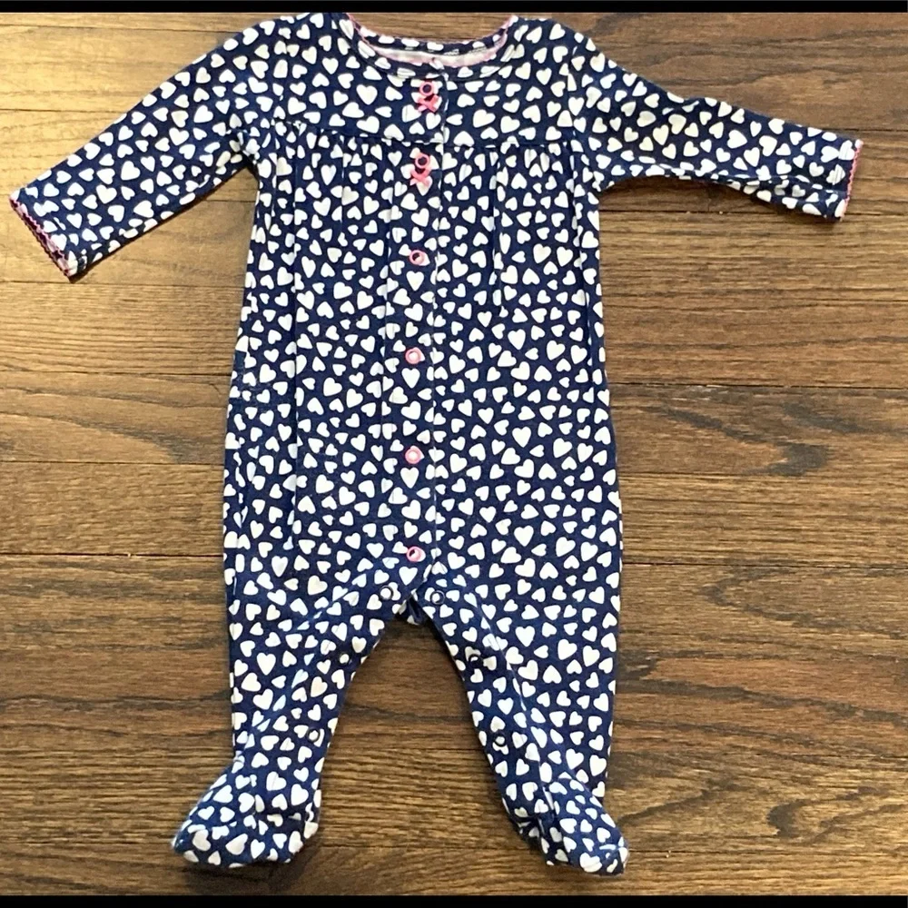 3/$15 Carter’s cotton sleeper, navy with white hearts, 6mo.